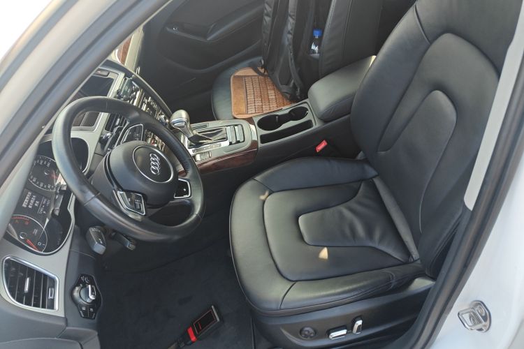 奥迪A4L 2015款 35 TFSI 自动舒适型中控内饰19