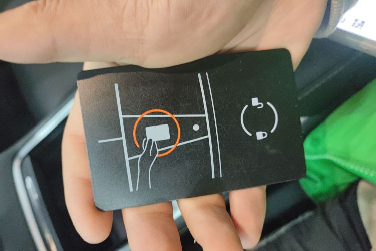 特斯拉 Model Y 2023款 长续航全轮驱动版中控内饰7001