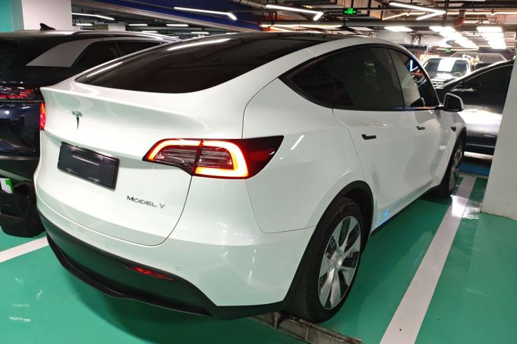 特斯拉 Model Y 2022款 改款 后轮驱动版车身外观7