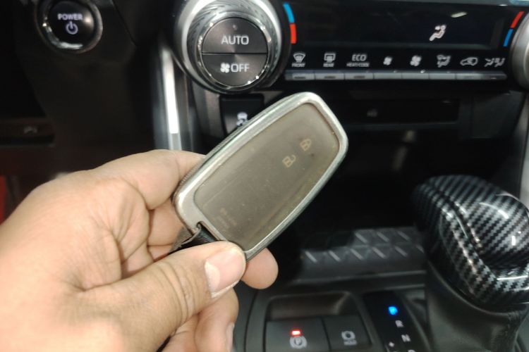 丰田 威兰达 2023款 双擎 2.5L E-CVT四驱豪华PLUS版中控内饰11