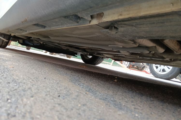 福特 福克斯 2017款 三厢 1.6L 自动风尚型智行版机舱底盘30