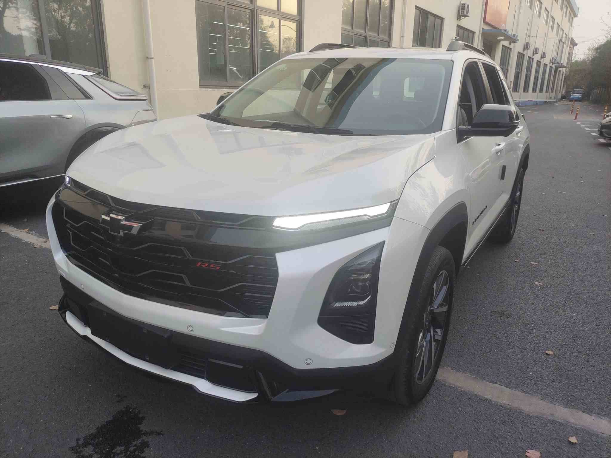 雪佛兰 探界者Plus 2024款 102km RS 至臻版(2)