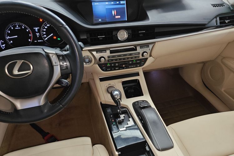 雷克萨斯ES 2013款 250 精英版局部细节16