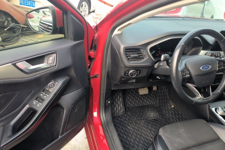 福特 福克斯 2020款 两厢 EcoBoost 180 自动锋潮型中控内饰20