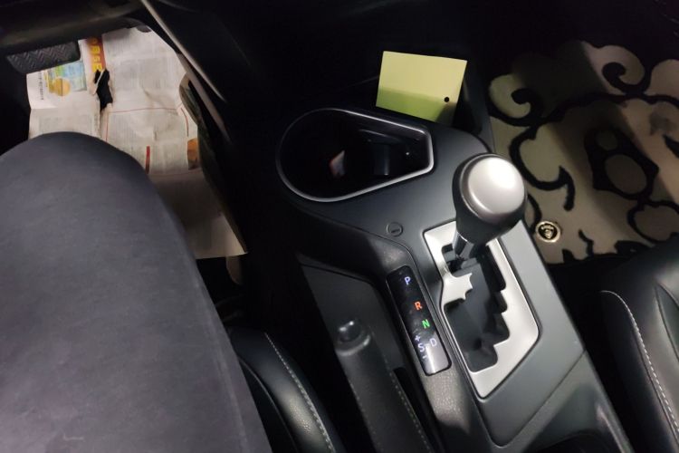 丰田 RAV4荣放 2018款 2.5L 自动四驱精英i版中控内饰18