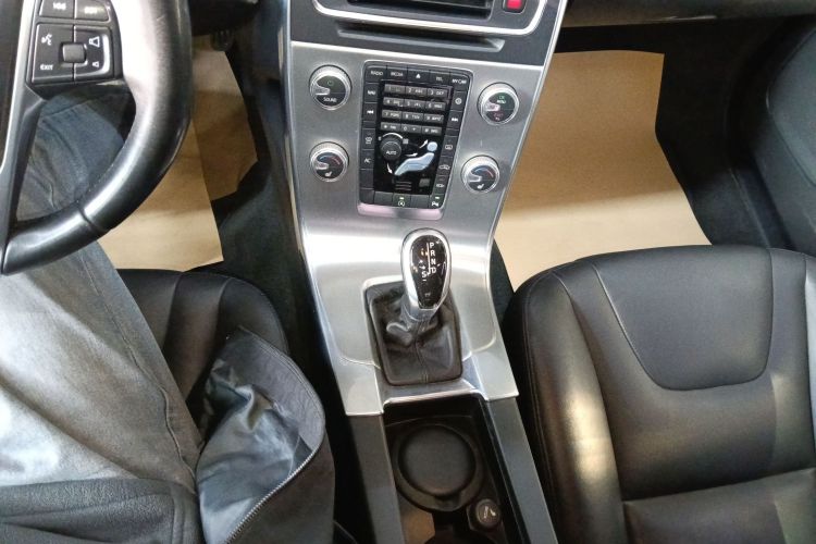 沃尔沃S60 2016款 S60L T4 智远版中控内饰18