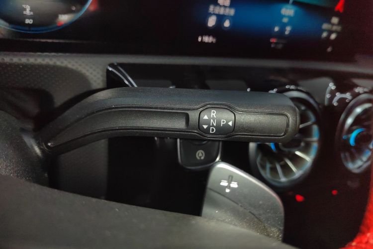 奔驰A级 2022款 改款 A 200 L 运动轿车时尚型中控内饰18