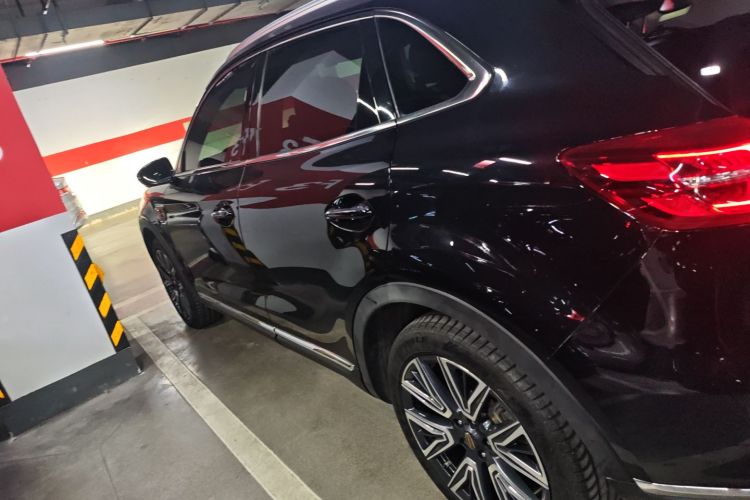 红旗HS5 2022款 改款 2.0T 智联旗享四驱版车身外观6003