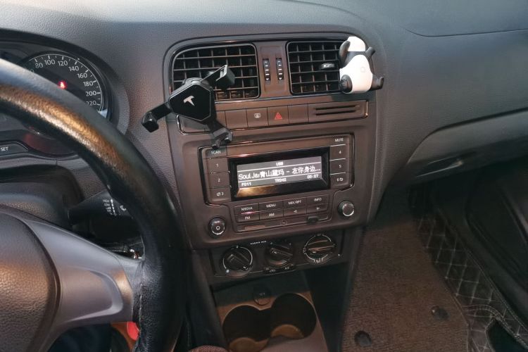 大众 Polo 2016款 1.4L 手动风尚型中控内饰16