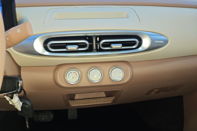 五菱汽车 宏光MINIEV 2025款 四门版 进阶款中控内饰16