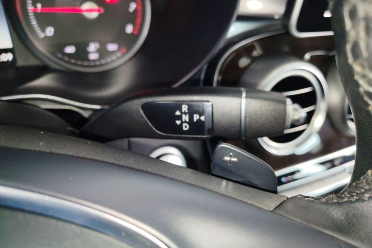 奔驰GLC 2019款 GLC 260 L 4MATIC 动感型中控内饰18