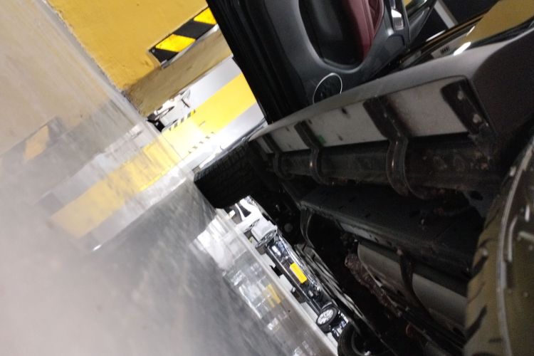 坦克300 2024款 2.0T 征服者机舱底盘30