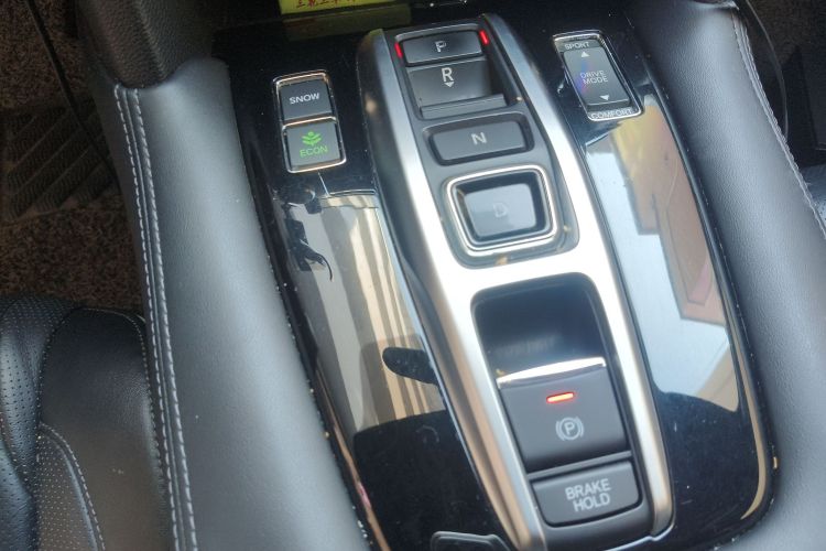 本田UR-V 2017款 370TURBO 两驱尊贵版 国V局部细节18