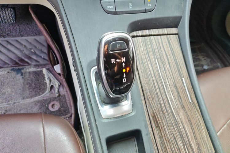 别克 君越 2020款 652T 精英型中控内饰18