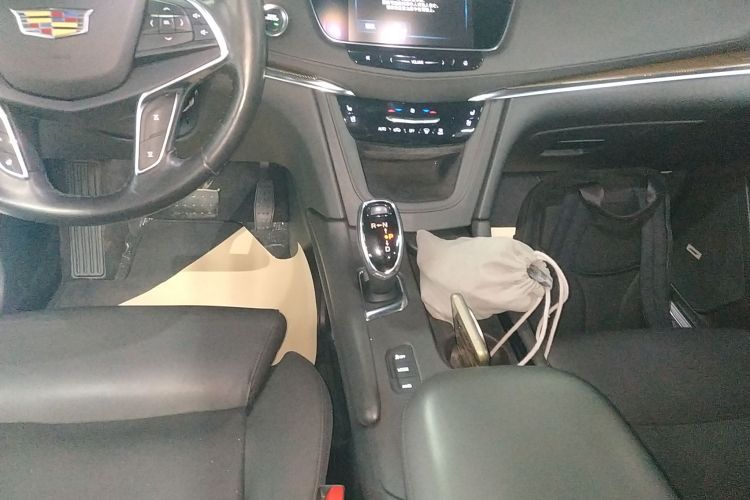 凯迪拉克XT5 2016款 28T 四驱领先型中控内饰18