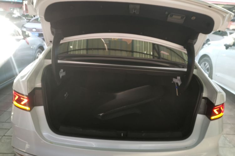 比亚迪 秦PLUS 2023款 冠军版 DM-i 120KM领先型机舱底盘23