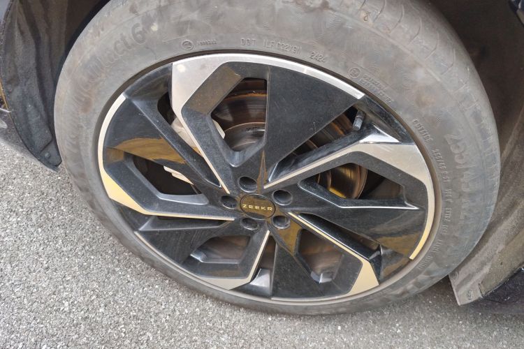 极氪001 2023款 YOU版 100kWh车身外观6008