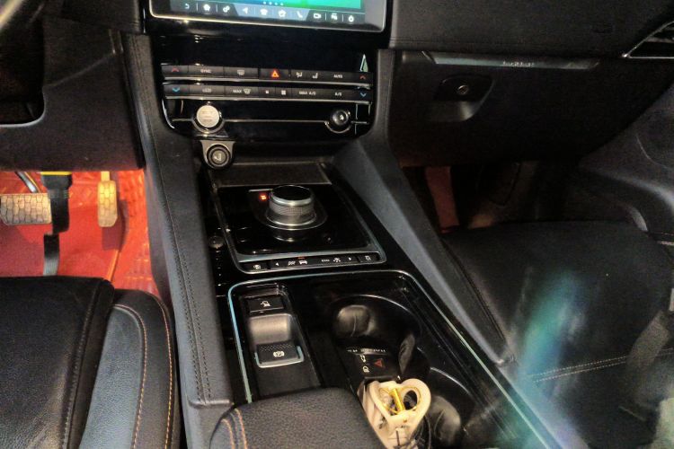 捷豹F-PACE 2020款 2.0T 都市尊享版局部细节18