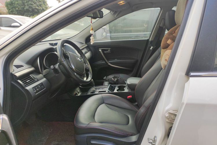 奔腾X80 2015款 2.0L 自动舒适型中控内饰19