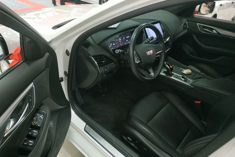 凯迪拉克CT5 2023款 28T 豪华型（标准版）中控内饰7003