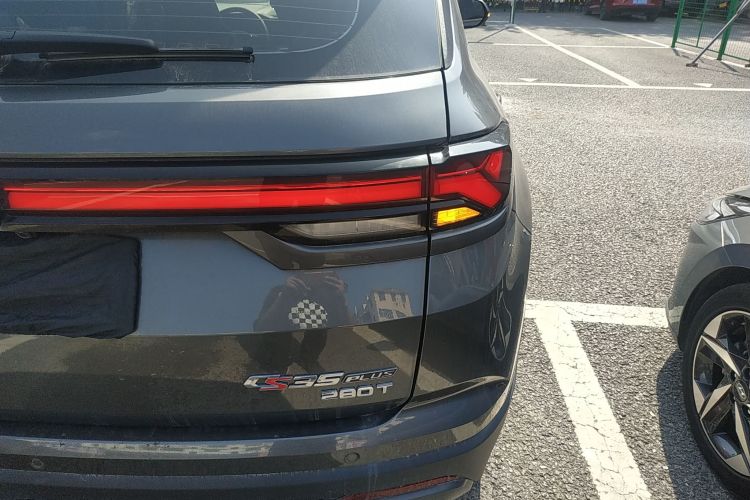 长安CS35PLUS 2023款 畅享版 1.4T DCT豪华型车身外观9