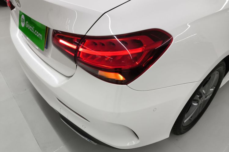 奔驰A级 2020款 改款二 A 180 L 运动轿车车身外观9