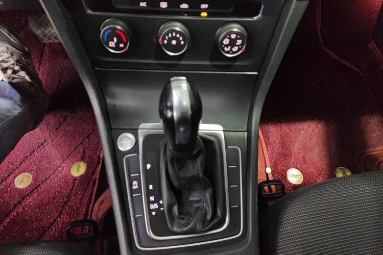 大众 高尔夫 2018款 230TSI 自动舒适型中控内饰18