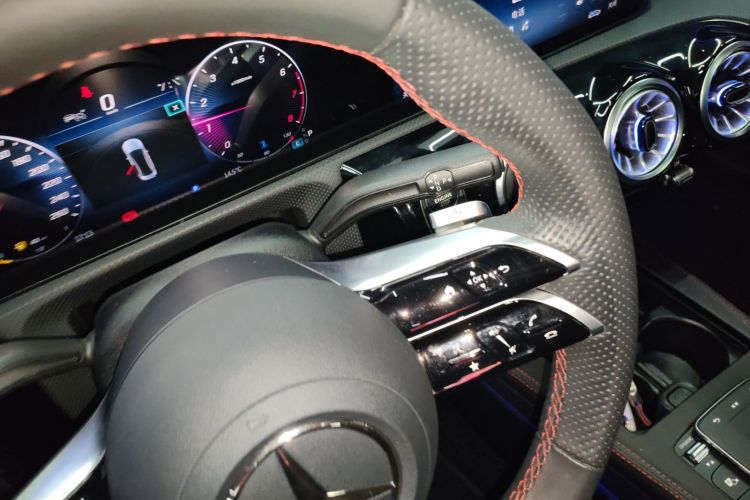 奔驰A级 2023款 A 200 L 时尚型中控内饰18