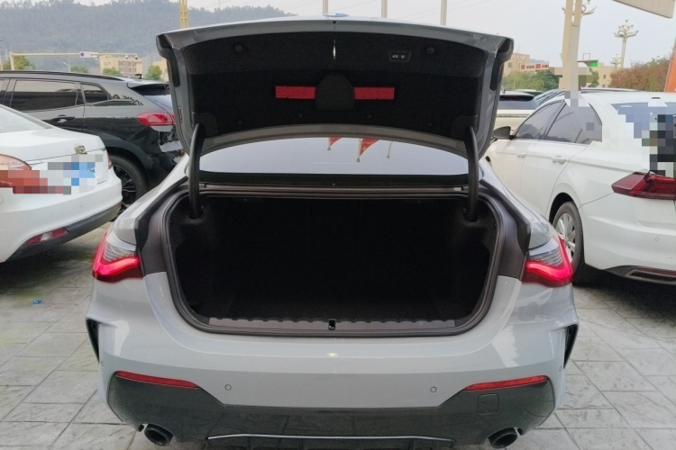 宝马4系 2022款 改款 425i M运动曜夜套装机舱底盘23