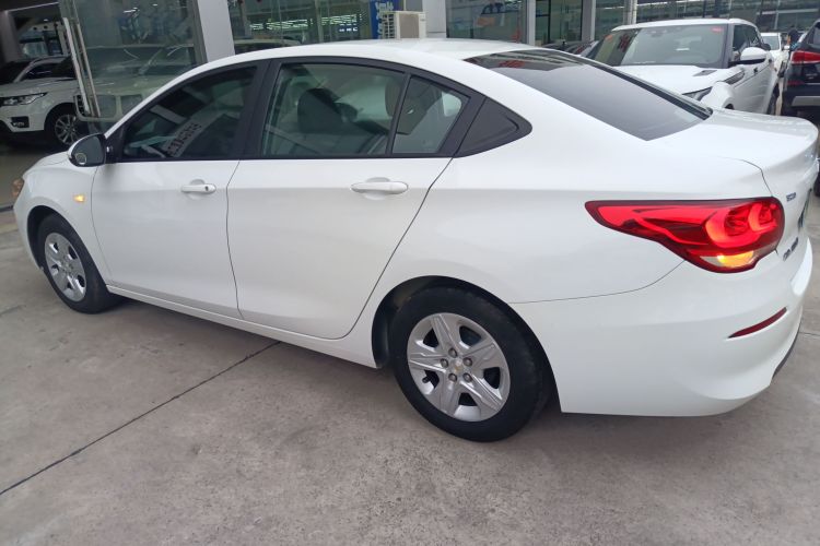 雪佛兰 科沃兹 2019款 320 自动欣享天窗版车身外观4