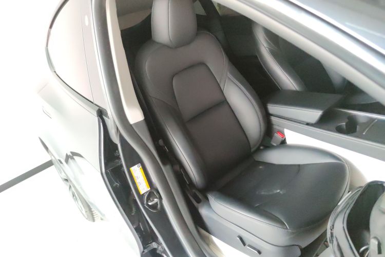 特斯拉 Model Y 2024款 长续航全轮驱动版局部细节41