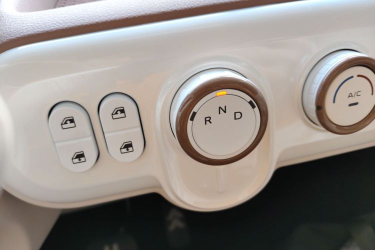 奔腾小马 2025款 222km 灵动马中控内饰18