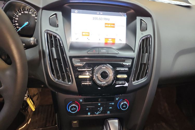 福特 福克斯 2017款 两厢 1.6L 自动风尚型智行版局部细节16