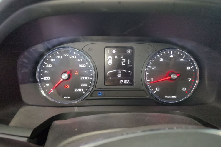 荣威i6 2017款 20T 手动豪华版中控内饰14