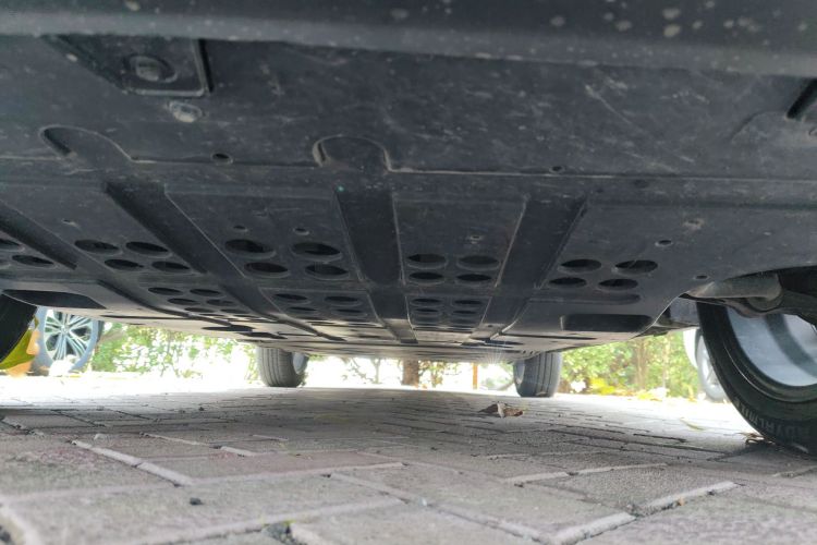 哪吒汽车 哪吒V 2022款 潮 400 Lite局部细节9008