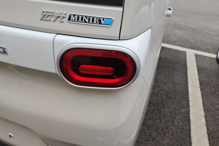 五菱汽车 宏光MINIEV 2024款 第三代 215km 青春版车身外观9