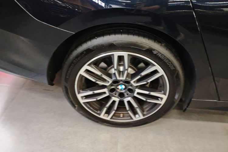 宝马5系 2025款 530Li 领先型 M运动套装车身外观6008