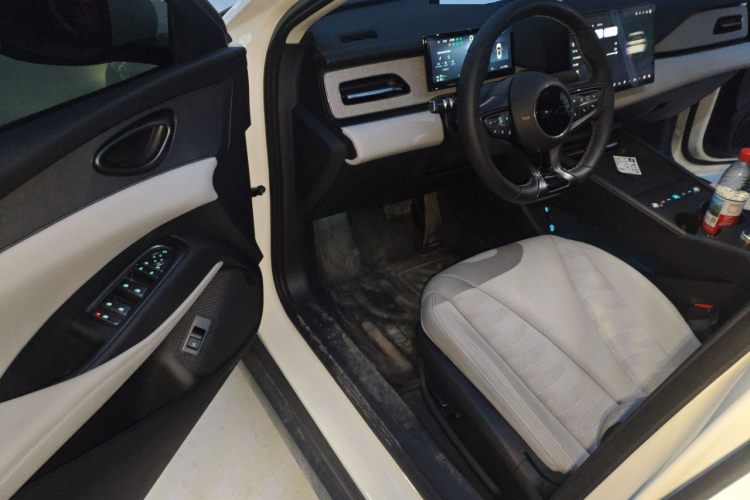 比亚迪 海豹06 DM-i旅行版 2025款 DM-i 80KM尊贵型中控内饰7003