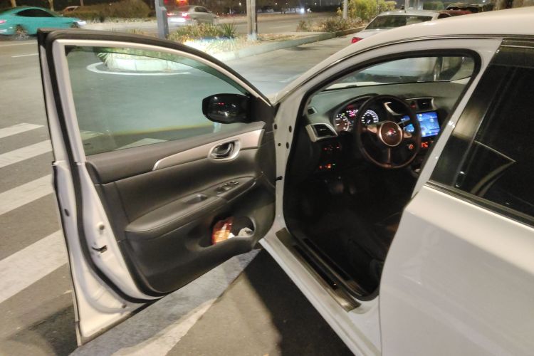 日产 轩逸 2022款 经典 1.6XE CVT舒适版中控内饰20