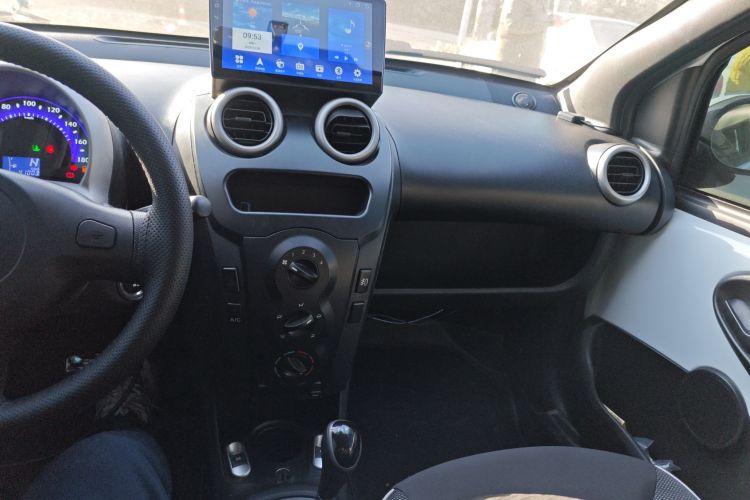 比亚迪F0 2015款 1.0L AMT 铉酷型中控内饰16