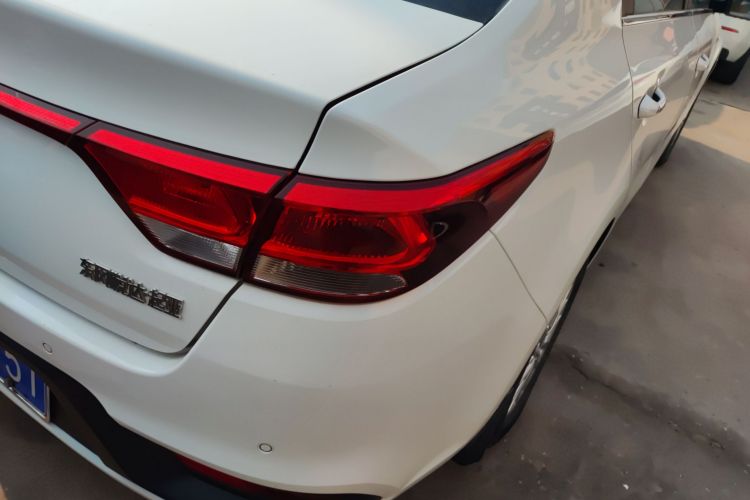 起亚K2 2017款 三厢 1.4L MT GLS车身外观6001