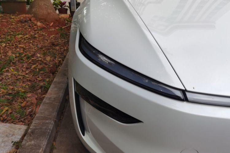 特斯拉 Model Y 2025款 后轮驱动版车身外观8