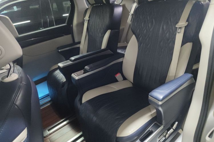 别克GL8 2022款 ES陆尊 653T 舒适型中控内饰21