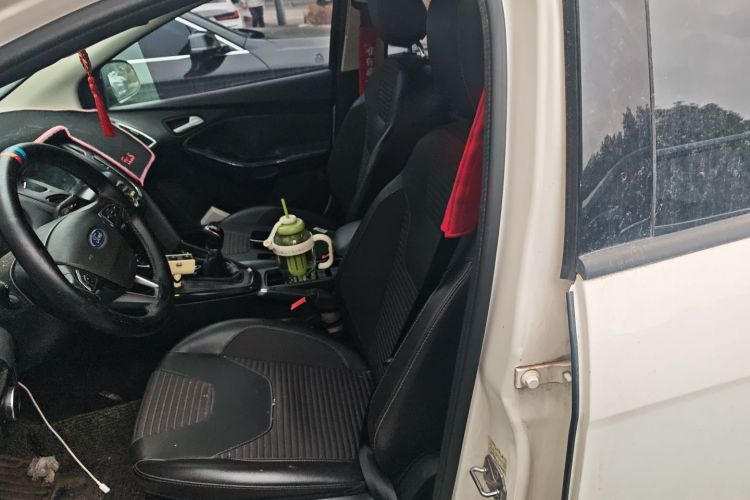 福特 福克斯 2017款 三厢 1.6L 手动风尚型智行版中控内饰19