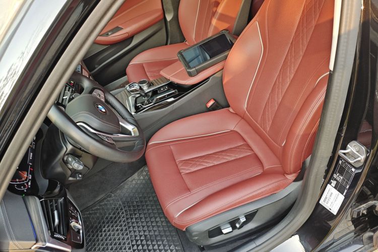 宝马5系 2023款 530Li 领先型 豪华套装中控内饰19