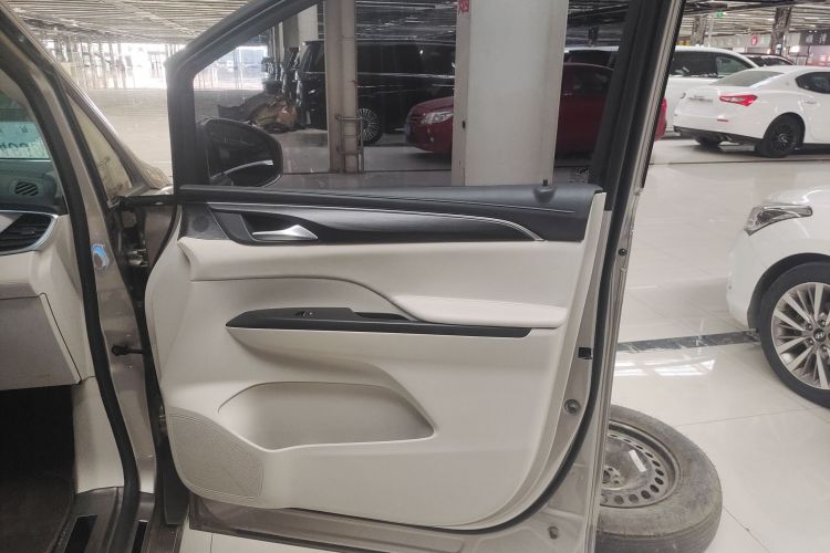 别克GL8 2023款 ES陆尊 舒适型中控内饰42