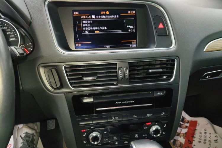 奥迪Q5 2013款 40 TFSI 豪华型中控内饰16