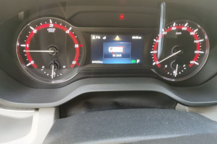 上汽大通MAXUS 新途V90 2019款 2.0T自动智多星后驱单胎长轴高顶7座中控内饰15