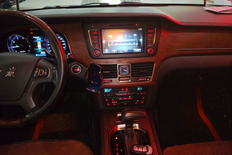 红旗H7 2018款 2.0T 旗舰版中控内饰16