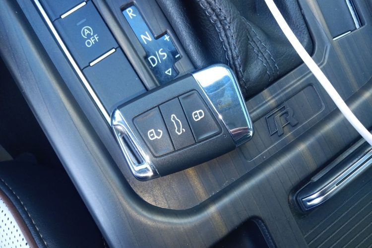 大众 迈腾 2023款 200万辆纪念版 330TSI DSG豪华型中控内饰11